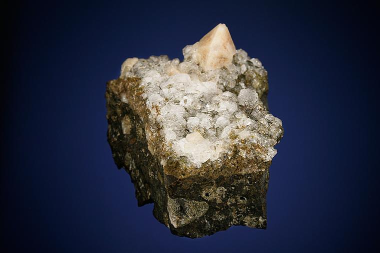 GMELINITE on ANALCIME